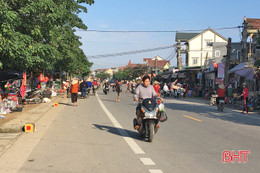 “Bắt cóc bỏ dĩa”, nhiều địa phương ở Hà Tĩnh tái diễn nạn họp chợ lấn đường!