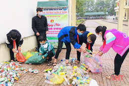 Học sinh Hà Tĩnh làm kế hoạch nhỏ gây quỹ tôn tạo địa chỉ đỏ