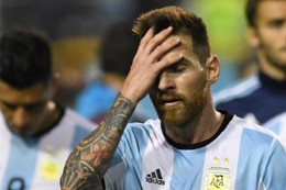 Ảnh chế: Messi đối diện viễn cảnh ở nhà xem World Cup