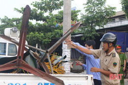 Ra quân "lấy lại" vỉa hè 4 tuyến đường xung quanh chợ Hà Tĩnh