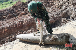 Hà Tĩnh: Phát hiện quả bom trong lúc cải tạo giếng dân sinh tại Can Lộc