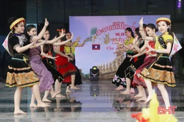 Lưu học sinh Lào tại Hà Tĩnh vui tết cổ truyền Bunpimay