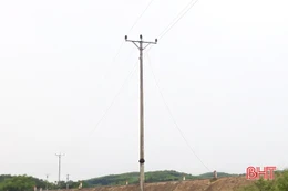 Sét đánh gây sự cố đường dây, hơn 1.000 người dân Hương Khê bị mất điện