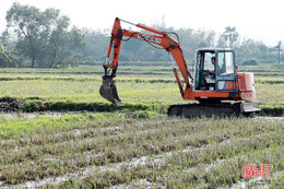 “Vựa lúa” lớn nhất Hà Tĩnh ra quân phá bờ thửa nhỏ làm cánh đồng lớn