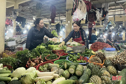 Hà Tĩnh: Giá rau xanh tăng mạnh, chưa thể “hạ nhiệt” trong nhiều ngày tới