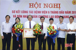 Bệnh viện Đa khoa Hà Tĩnh đón nhận Huân chương Lao động hạng Nhất