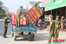 Thị trấn Đức Thọ ra quân giành lại vỉa hè cho người đi bộ