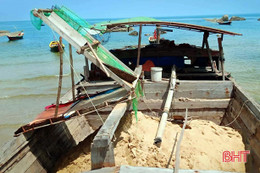 Bắt quả tang 2 đối tượng hút cát biển trái phép trong đêm