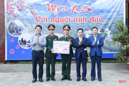 Lãnh đạo Hà Tĩnh chúc tết cán bộ, chiến sỹ đảo Sơn Dương