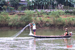 Làng chài đã “an cư” nhưng chưa thể “lạc nghiệp” bên dòng sông Ngàn Phố