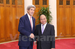 Ngoại trưởng Mỹ John Kerry chào xã giao Thủ tướng Nguyễn Xuân Phúc