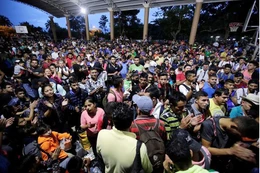 Người di cư Honduras chạy trốn đói nghèo, ầm ầm đổ về biên giới Mỹ