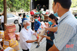 Hà Tĩnh bài bản, khoa học trong tiếp nhận, vận chuyển hàng hóa hỗ trợ tâm dịch miền Nam