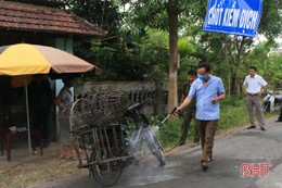 Bị "bao vây tứ phía", Thạch Hà lập 73 chốt kiểm dịch