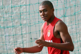 Real đạt thỏa thuận 180 triệu euro mua Mbappe