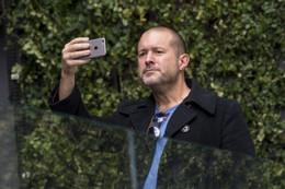 Apple mất liền 9 tỷ USD sau sự ra đi của "phù thủy" Jony Ive