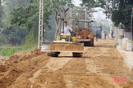 Nhân dân làng rèn Hà Tĩnh hiến đất làm đường