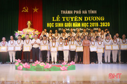 TP Hà Tĩnh tuyên dương 197 học sinh, giáo viên xuất sắc