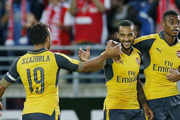 Arsenal vùi dập Viking 8-0, Dortmund bị Sunderland cầm hòa