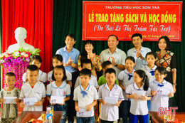 Trên 100 đầu sách "gửi yêu thương" đến học sinh Hương Sơn