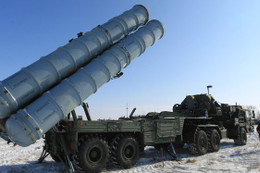 Căng thẳng tăng, Nga triển khai tên lửa S-400 tới Crimea