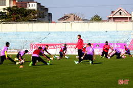 Hồng Lĩnh Hà Tĩnh và Hải Phòng tập luyện chuẩn bị cho trận khai màn V.League 2022