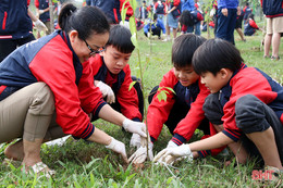 Học sinh iSchool Hà Tĩnh tham gia chiến dịch trồng cây xanh bảo vệ môi trường