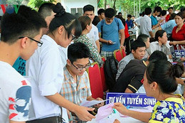 Xét tuyển tổ hợp môn trái ngành học bất chấp để tuyển đủ thí sinh