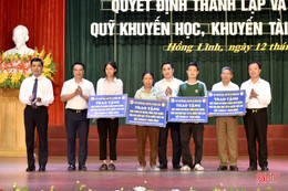 Gần 1 tỷ đồng ủng hộ Quỹ Khuyến học, khuyến tài Hồng Lĩnh