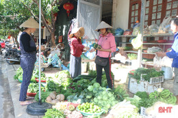 Giá cả thực phẩm tại chợ dân sinh ở TP Hà Tĩnh ổn định sau lũ