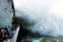 [Photo] Mưa lũ ở Việt Nam qua ống kính nhiếp ảnh gia Reuters