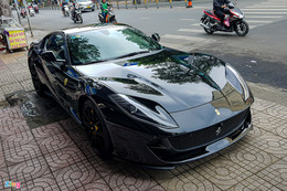 Chi tiết Ferrari 812 Superfast thứ 2 tại Việt Nam