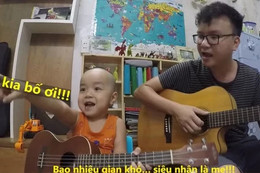 Hai bố con vừa đàn vừa hát cực hay