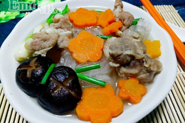 Trời lạnh, mẹ nấu bánh canh nấm thơm ngon, ấm bụng cho cả nhà