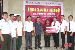 Agribank Đức Thọ bàn giao nhà tình nghĩa cho hộ nghèo