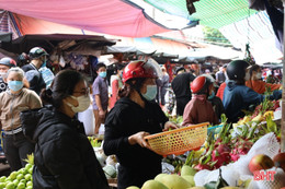 Người Hà Tĩnh tất bật sắm lễ cúng ông Công, ông Táo