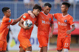 Chính thức: Tạm hoãn vòng 12 V.League