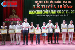 Các địa phương tuyên dương học sinh giỏi năm học 2016-2017