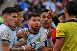 Messi có thể bị cấm thi đấu hai năm cho Argentina