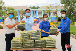 120 suất cơm nghĩa tình cho công dân hồi hương đang cách ly tập trung ở Thạch Hà