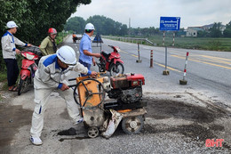 Nhanh chóng xóa “ổ gà” trên tuyến tránh thành phố Hà Tĩnh