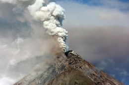 Philippines sẵn sàng đối phó với núi lửa Mayon phun trào