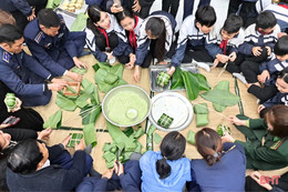 “Vui tết quân đội, thắm tình quân dân”