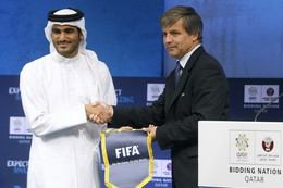 Platini nhận “lót tay” 14 tỉ bảng giúp Qatar đăng cai World Cup