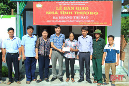 Bàn giao nhà tình thương cho 3 hộ nghèo Nghi Xuân