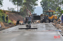 Sau giãn cách xã hội, Hà Tĩnh đẩy nhanh tiến độ làm đường giao thông nông thôn