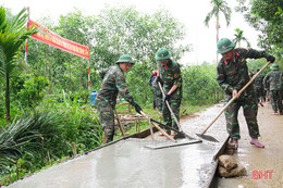 Trung đoàn 841 giúp dân xây dựng nông thôn mới