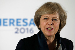 Theresa May thêm tên mình vào danh sách phụ nữ quyền lực thế giới