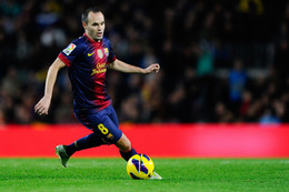 Kỹ năng ảo diệu của Iniesta trên sân futsal