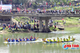 Tưng bừng đua thuyền trên sông Ngàn Phố